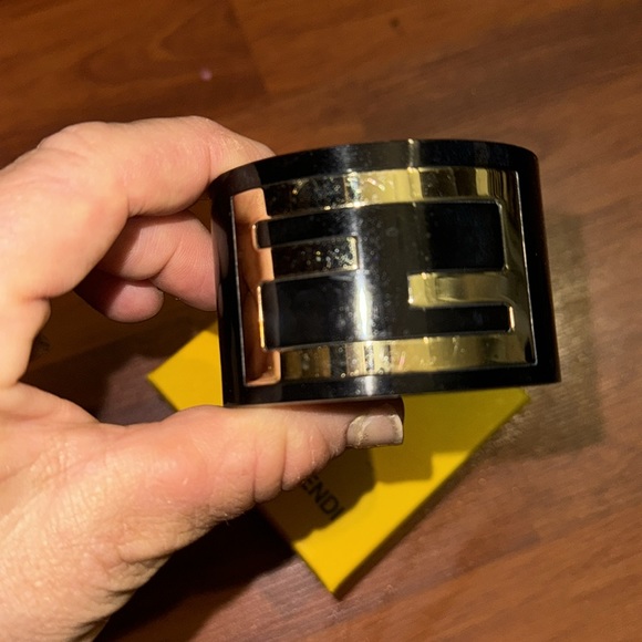 FENDI CUFF - Picture 2 of 3